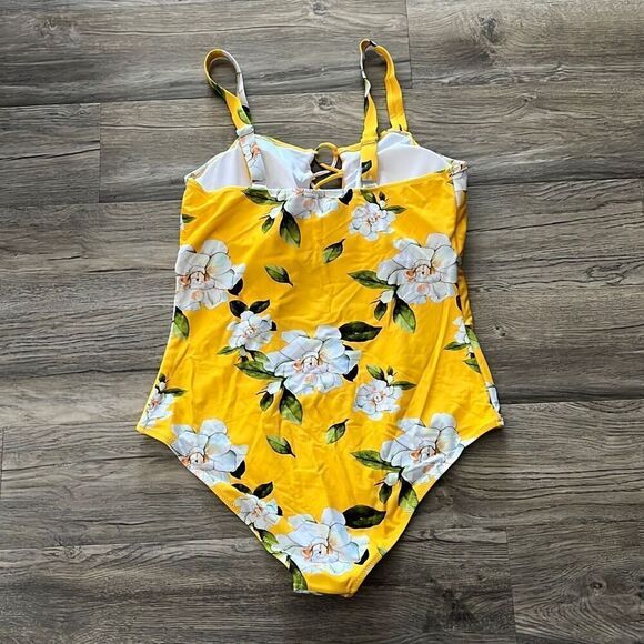 NWT Cupshe Yellow Floral One Piece Swimsuit Size 1X - Picture 3 of 5